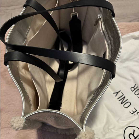 Golden Goose Silver Tote Bag for Sale
Elevate your style with this stunning bag - Picture 3 of 4